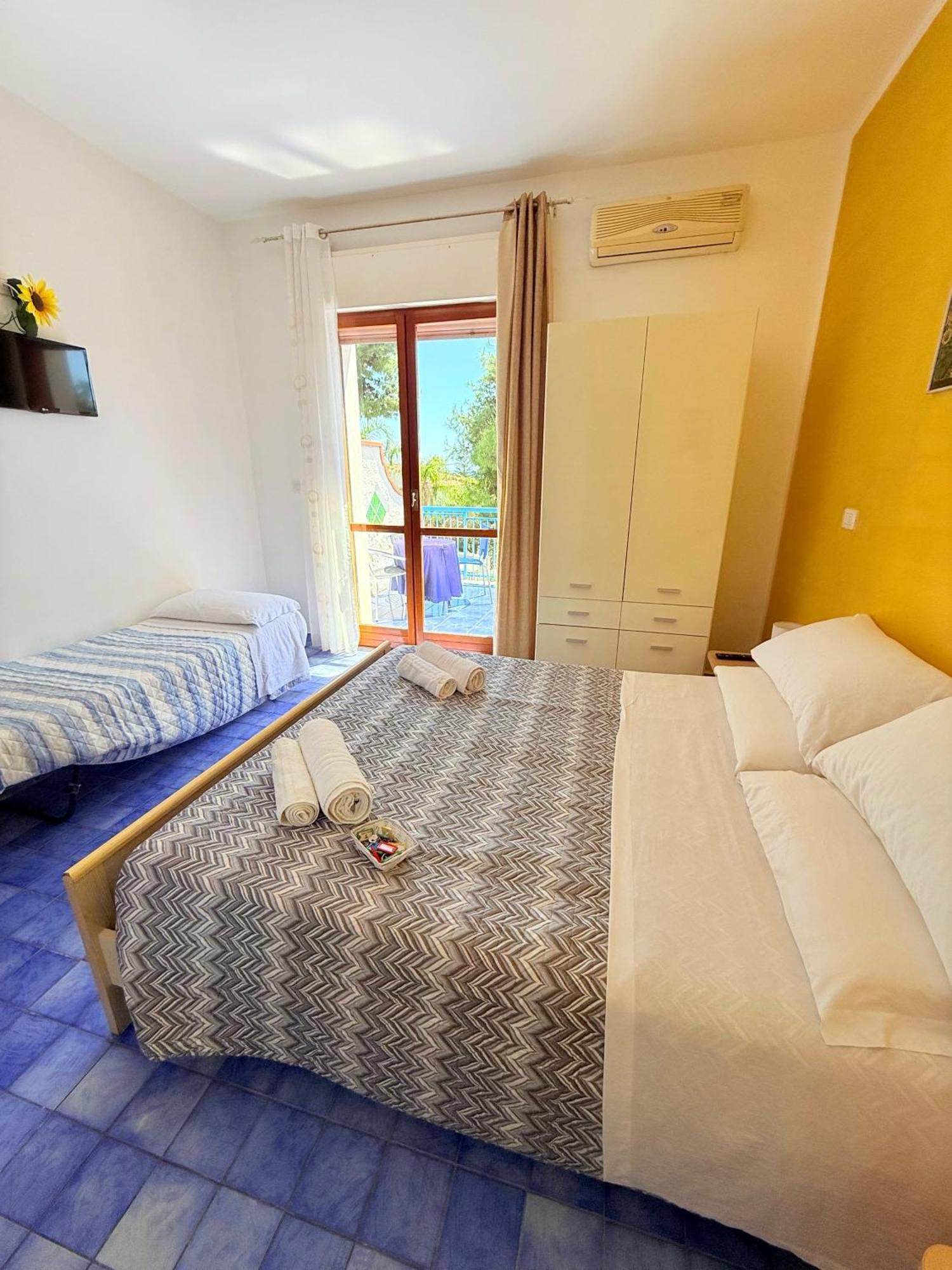 Nido Colorato B&B Fontane Bianche Buitenkant foto
